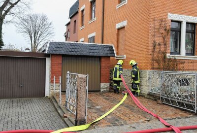 Wohnhaus in Flammen: Feuerwehr in Eibenstock im Einsatz - In Eibenstock kam es zu einem Brand. Foto: Niko Mutschmann