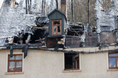 Wohnhaus-Vollbrand in Mittelsachsen: Haus unbewohnbar - Ein Wohnhaus geriet in Vollbrand. Foto: Marcel Schlenkrich
