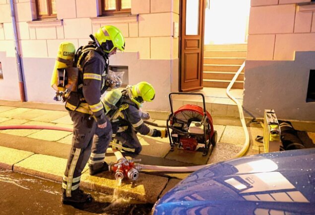 In der Nacht von Donnerstag auf Freitag kam es in der Kanalstraße zu einem Brand. Foto: Harry Härtel