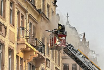 Wohnungsbrand in Dresden: Elektroverteiler geht in Flammen auf - Wohnungsbrand in Dresden: Elektroverteiler sorgt für Feuer. Foto: Roland Halkasch