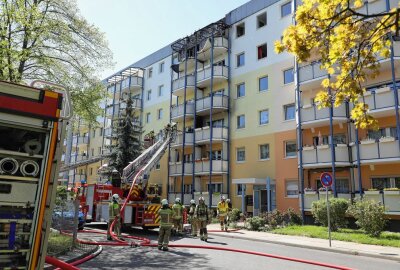 Wohnungsbrand in Dresden: Feuer greift auf Nachbarwohnung über - Am Montagnachmittag kam es gegen 14.05 Uhr auf der Berzdorfer Straße in Dresden zu einem Wohungsbrand. Foto: Roland Halkasch