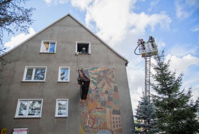 Wohnungsbrand in Lichtenberg: Katzen leblos aufgefunden - In Lichtenberg kam es zu einem Wohnungsbrand. Foto: Marcel Schlenkrich