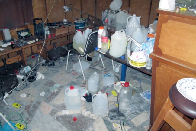 Diese Drogen-Küche fanden die Beamten in der Wohnung vor.