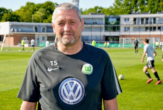 U19-Zeugwart Thomas Sesselmann erlebt beim VfL Wolfsburg seit über fünf Jahren die Stars und Sternchen des Profifußballs.Foto: Karsten Repert