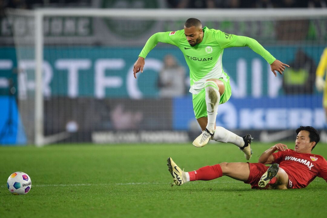 Wolfsburgs Stürmer Nmecha droht Saison-Aus - Der Wolfsburger Lukas Nmecha verletzte sich am Oberschenkel.