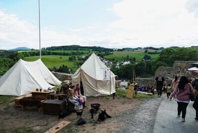 Wolkensteiner Burgfest begeistert tausende Besucher - Viele Mitwirkende verbringen die gesamten vier Tage in und vor ihren Zelten. Foto: Andreas Bauer
