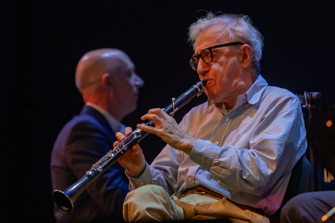 Woody Allen würde das Filmemachen nicht vermissen - Woody Allen an der Klarinette 2023 beim  Barcelona Jazz Festival.