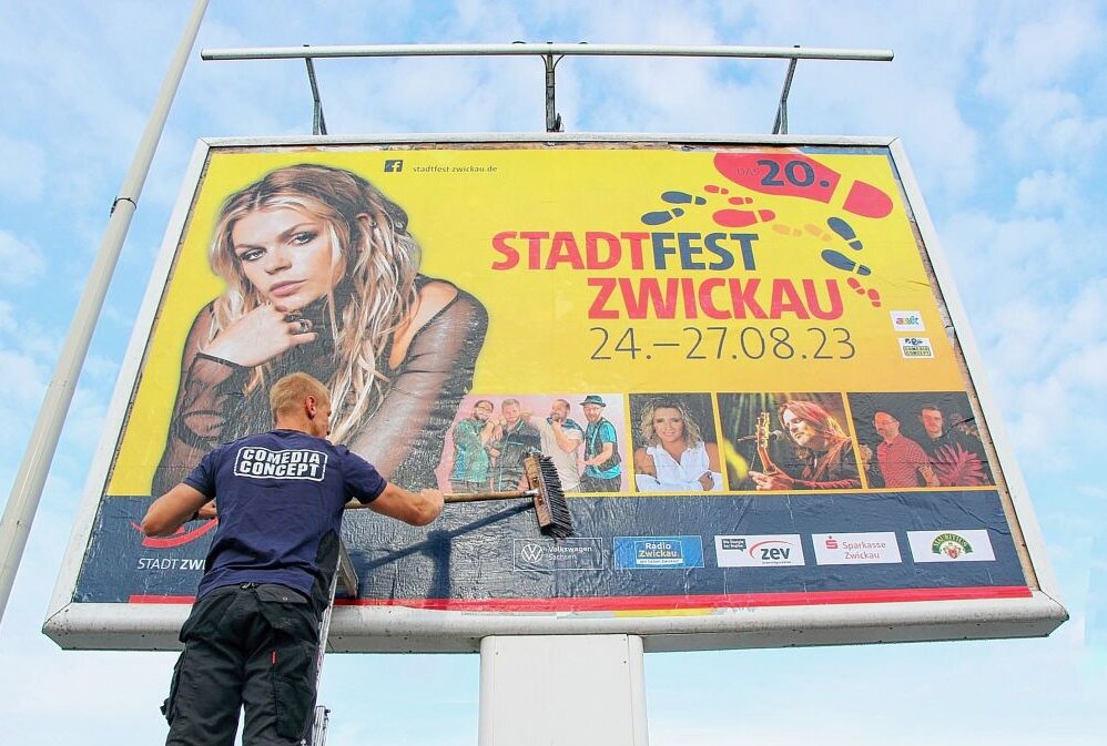 Worauf sich die Gäste der 20. Ausgabe des Zwickauer Stadtfestes freuen können - Überall in der Stadt weisen Plakate auf das große Fest hin. Foto: Stadt Zwickau