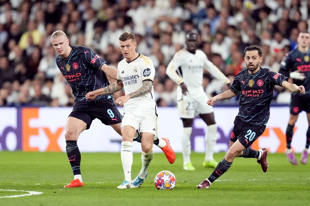 Wunderbares Fußball-Chaos in Madrid - Toni Kroos (M) und Real Madrid trennten sich von Manchester City mit 3:3.