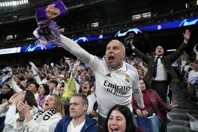 Wunderbares Fußball-Chaos in Madrid - Die Fans im Estadio Santiago Bernabéu in Madrid sahen eine hochklassige Partie.