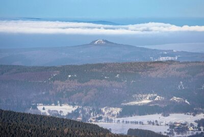 Wundervolle Inversionswetterlage im Erzgebirge - Blick nach Tschechien. Foto: Bernd März