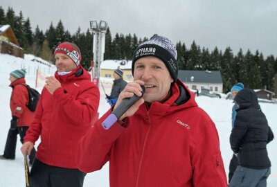 Wurzel-Cup in Carlsfeld wird wieder ausgetragen - Skilehrer Jens Baumgärtel hat beim Wurzelcup moderiert. Foto: Ralf Wendland