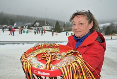 Wurzelcup ist erneut in Carlsfeld ausgetragen worden - Silvia Lindner hatte einen großen Teller voller Medaillen. Foto: Ralf Wendland