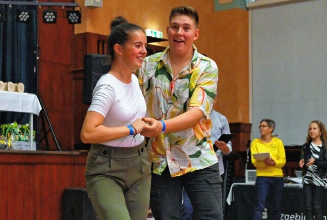 Yellow Boogie Dancers Zwönitz haben vorn mitgemischt - Michel Voigt und Judith Lauer haben in der Kategorie Junior den Silvercup gewonnen. Foto: Ramona Schwabe