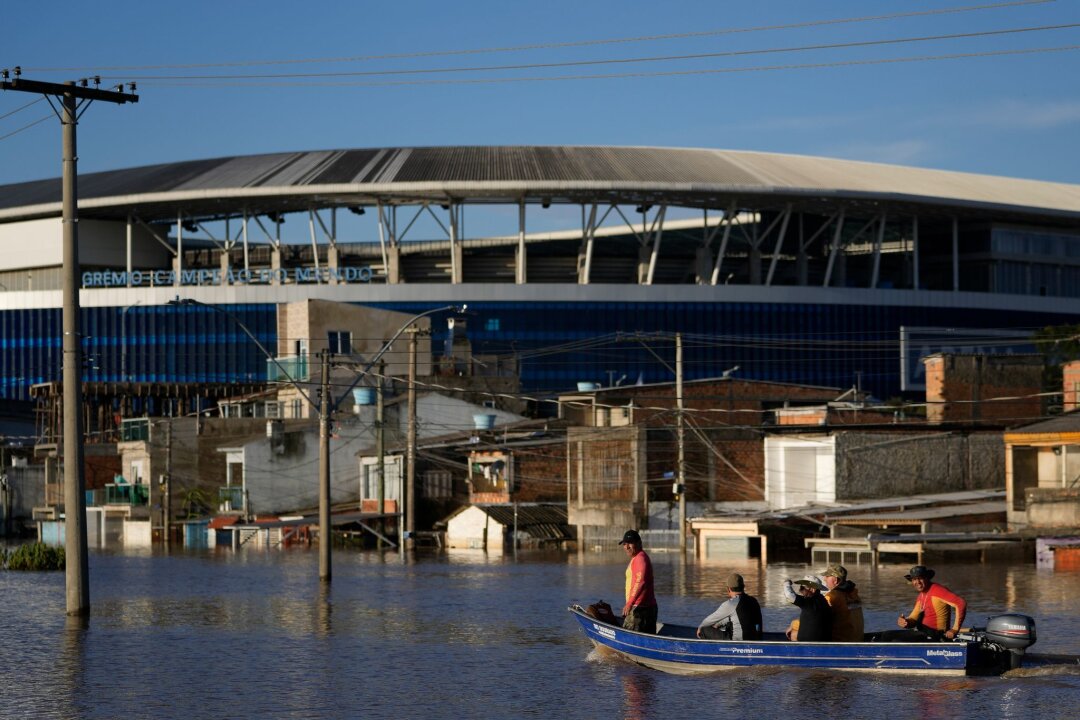 Zahl der Hochwasseropfer in Brasilien steigt auf über 100 - Das Fußballstadion in Porto Alegre ist durch die schweren Regenfälle überflutet worden.