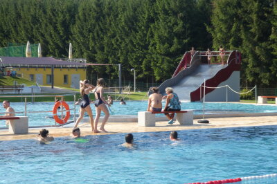 Zahlreiche Ferienangebote in Limbach-Oberfrohna - Das Sonnenbad hat täglich von 10 bis 20 Uhr geöffnet.