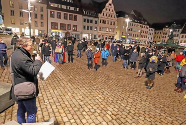 Auf dem Obermarkt fand eine Kundgebung des Bündnisses "Freiberg für alle" statt, bei der für Toleranz und ein gutes Miteinander geworben wurde. Foto: Wieland Josch