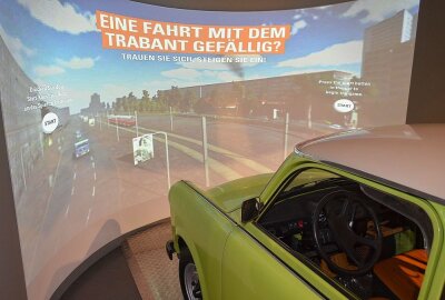 Zeitsprungtag: Tourismusregion Zwickau startet in Eventsaison - Im August Horch Museum gibt es einen Trabi-Simulator. Foto: Tourismusregion Zwickau e.V.