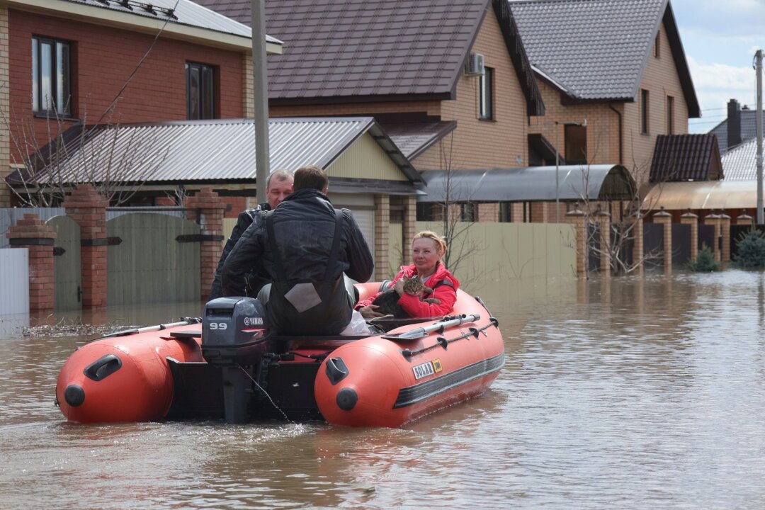 Zerstörerische Flut in Russland und Kasachstan hält an - In der Region Orenburg stehen noch tausende Häuser unter Wasser.