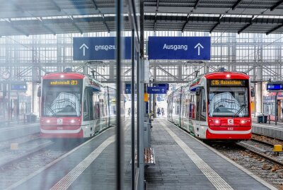Zeugen gesucht: Straßenbahn und PKW kollidieren in Altchemnitz - Symbolbild. Foto: Susann Brumm