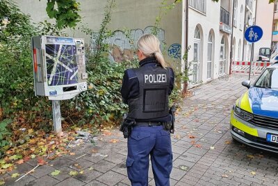 Zigarettenautomat in Chemnitz gesprengt - In der Müllerstraße wurde ein Zigarettenautomat gesprengt. Foto: Harry Haertel