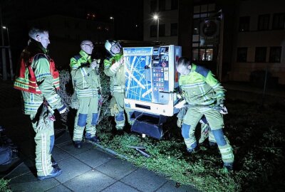 Zigarettenautomat in Dresden gesprengt - Der Zigarettenautomat wurde durch die Detonation komplett zerstört. Foto: Roland Halkasch