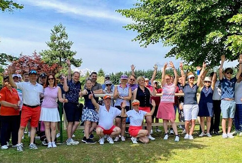 Zschopauer Golfturnier bringt 1000 Euro für die Krebshilfe - Mit 36 Spielern war das Starterfeld voll ausgeschöpft. Foto: Andreas Bauer