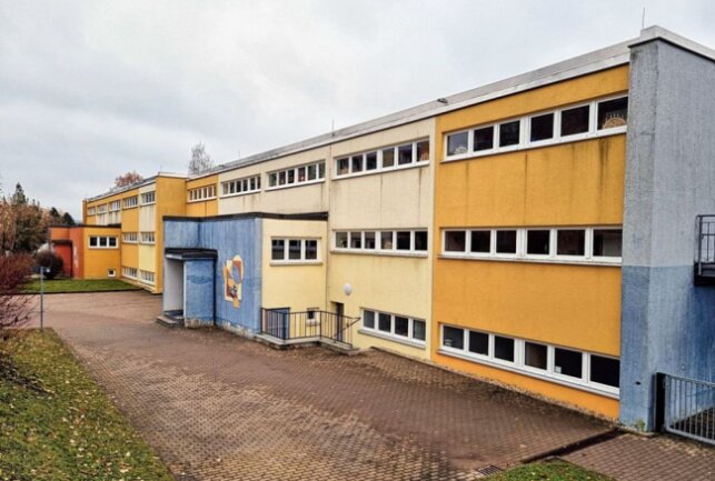 Zschopauer Kindertagesstätte besprüht - Am Samstagnachmittag wurde die Fassade von einer Kindertagesstätte in Zschopau besprüht. Foto: Harry Härtel