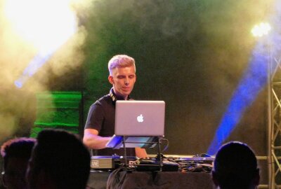 Zschopauer Schlagernacht begeistert das Publikum - Zwischendurch sorgte auch DJ Riot für Stimmung. Foto: Andreas Bauer