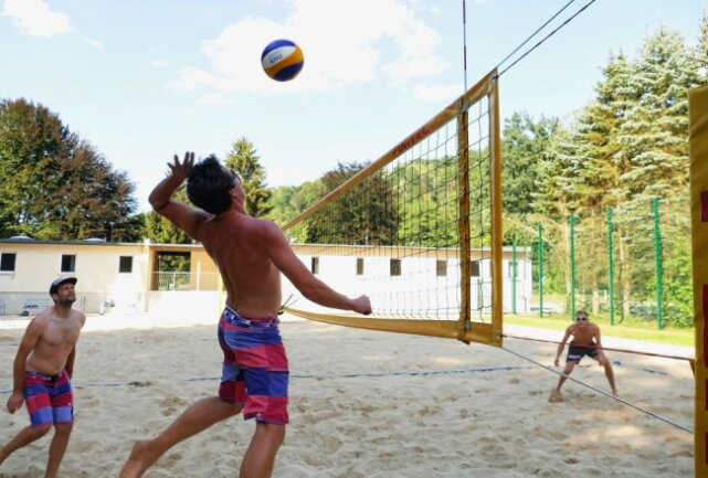 Die Zschopauer Volleyballer beim Beach-Training. Foto: Andreas Bauer