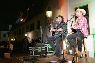 Zschopauer Weinfest übertrifft alle Erwartungen - Später gab es Country-Musik von Denny Drivers. Foto: Andreas Bauer