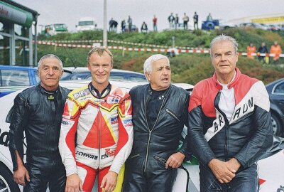 Zschorlauer Dreieckrennen lebte als Klassik-Veranstaltung wieder auf - Erste größere Staransammlung 2003 mit Heinz Rosner, Ralf Waldmann, Lothar John und Dieter Braun (v. l. n. r.). Foto: Thorsten Horn