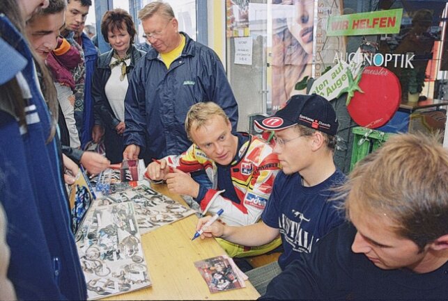 Auch der damals noch als Grand-Prix-Fahrer aktive Steven Jenkner gab sich 2003 die Ehre. Foto: Thorsten Horn