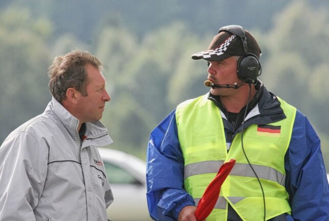 Machten sich besonders um das neue Zschorlauer Dreieckrennen verdient - Rainer Pommer (li.) und Thomas Haase.