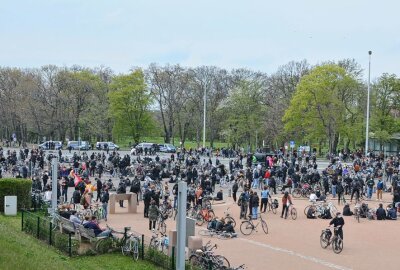 Zündeleien und Schmiererei nach Leipziger Demotag - Demonstration in Leipzig zum 1. Mai. Foto: Anke brod