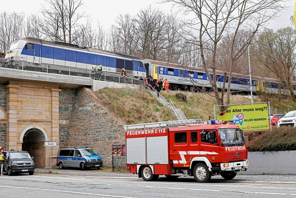 Zugunglück: Person bei Chemnitzer Viadukt verstorben - Erste Bilder von der Stelle des Unglücks. Foto: Harry Härtel