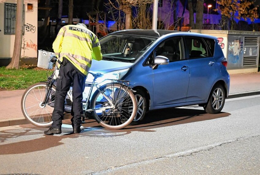 Zusammenprall mit PKW: 14-jährige Radfahrerin missacht Vorfahrt - Am Mittwochabend kam es zu einem Zusammenstoß zwischen einer 14-jährigen Radfahrerin und einem Toyota. Foto:Anke Brod