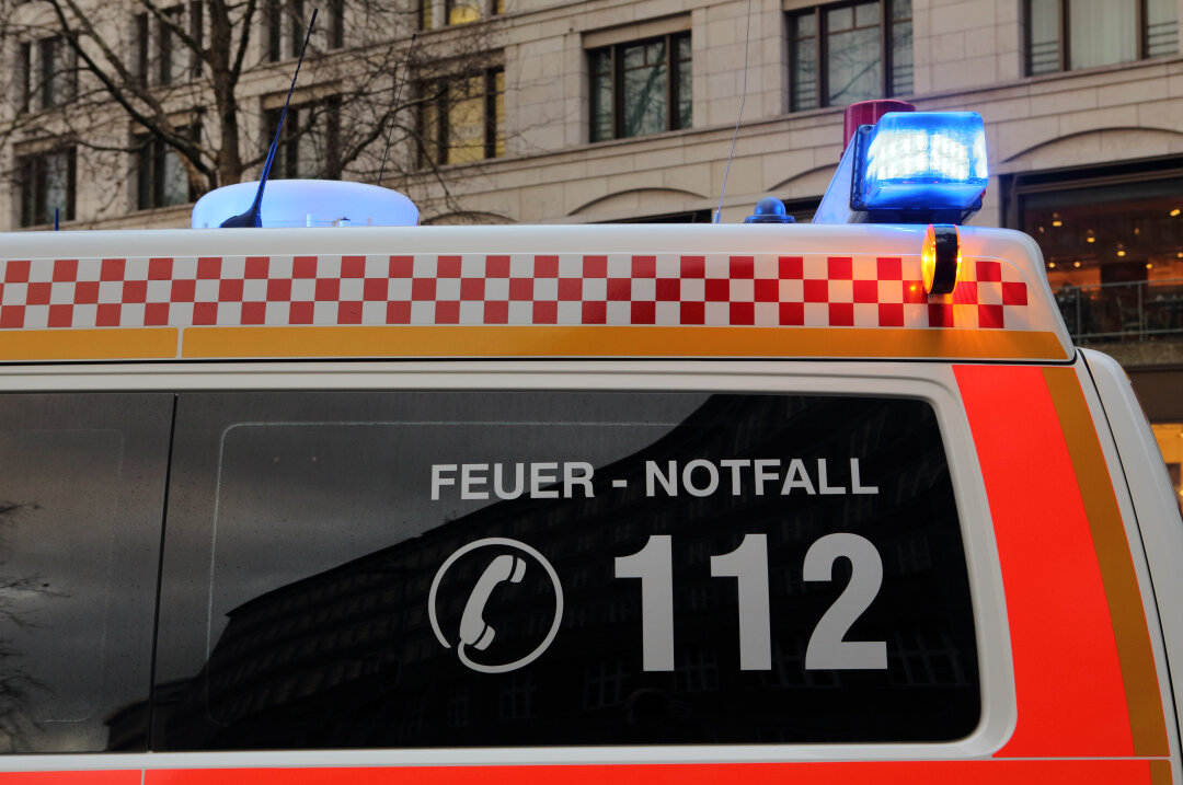 Zusammenstoß mit PKW: 48-jähriger Kradfahrer in Plauen schwer verletzt - Der 48-Jährige konnte den Zusammenstoß mit dem Smart nicht mehr verhindern und erlitt schwere Verletzungen.