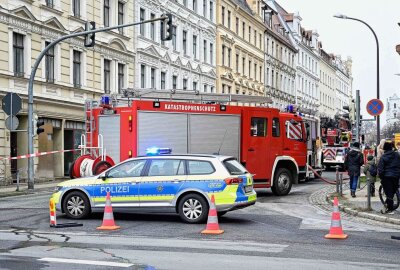 Zwei Brände in Görlitzer Wohnhäusern - Am Freitagmittag eilten Feuerwehr, Rettungswagen und Polizei zu einem Mehrfamilienhaus an der Rauschwalder Straße in Görlitz. Foto: xcitepress
