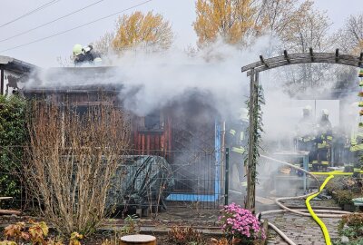 Zwei Gartenlaubenbrände innerhalb kürzester Zeit in Zwickau - Die Feuerwehr war im Einsatz. Foto: Mike Müller