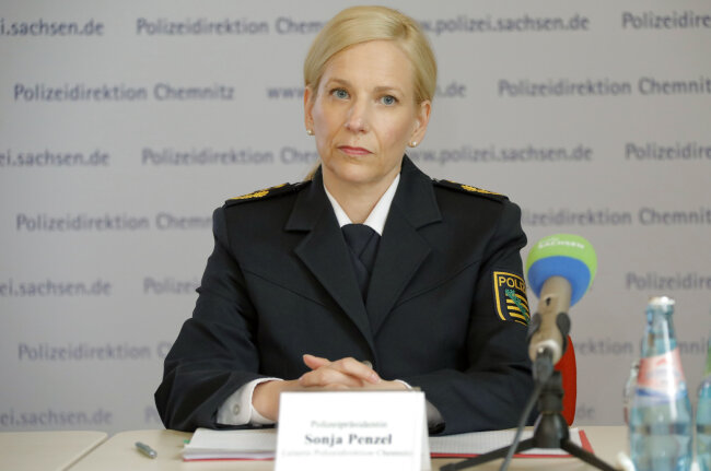 Zwei Haftbefehle: Drogenlabor und jede Menge Betäubungsmittel gefunden - Die Chemnitzer Polizeipräsidentin Sonja Penzel bei der Pressekonferenz am Mittwoch.