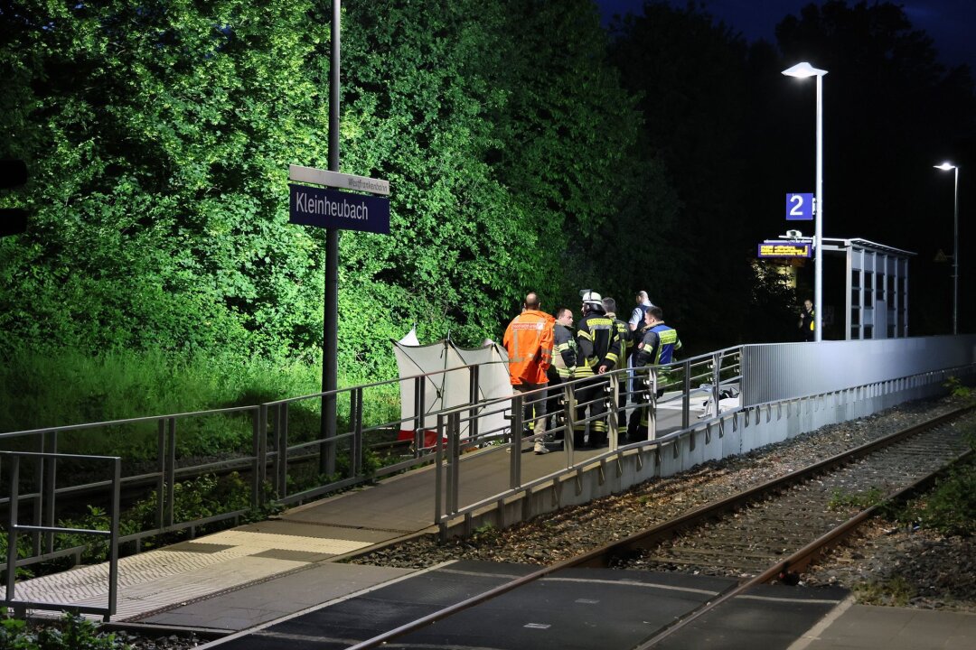 Zwei Männer am Bahnsteig tödlich verletzt - Am Bahnsteig im bayerischen Kleinheubach sind zwei Männer ums Leben gekommen.