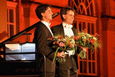 Zwei Musiker mit einem besonderen Gefühl für Tasten - Die talentierten Brüder Pascal Kaufmann und Markus Kaufmann. Foto: Maik Bohn