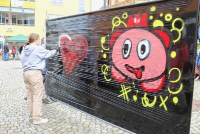 Zwei Tage buntes Programm in Limbach- Oberfrohna - Wer möchte, kann sein eigenes Graffiti erstellen. Foto: A.Büchner