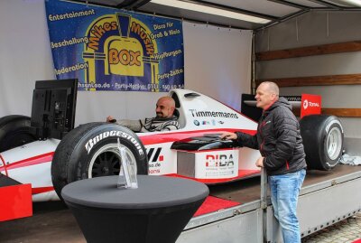 Zwei Tage buntes Programm in Limbach- Oberfrohna - Beim Formel-1-Simulator ist der Andrang groß. Foto: A.Büchner