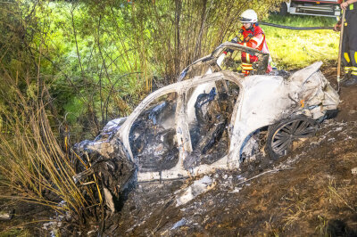 Zwei tödliche Unfälle bei Dresden: Fahrer verbrennt im PKW - Tragischer Unfall auf der S170. Der Fahrer konnte sich aus brennenden PKW nicht befreien. Foto: Marko Förster