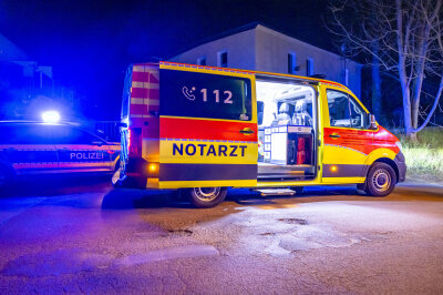 Zwei tödliche Unfälle bei Dresden: Fahrer verbrennt im PKW - Bilder des tödlichen Radunfalls in Dohna. Foto: Marko Förster
