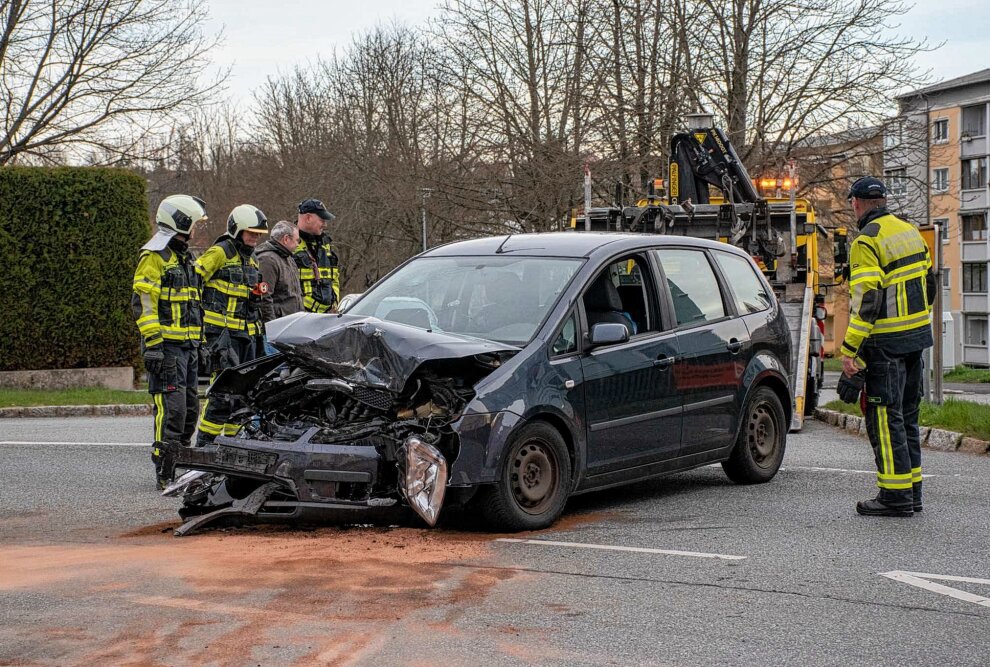Zwei Verletzte bei heftigem Unfall in Zittau - Schwerer Unfall an Karfreitag. Foto: xcitepress/Thomas Baier