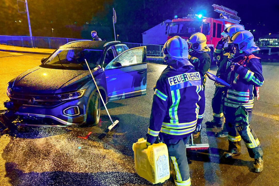 Zwei Verletzte bei Kreuzungscrash in Aue - Am Mittwochabend ereignete sich ein Unfall in Aue.