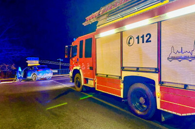 Zwei Verletzte bei Kreuzungscrash in Aue - Die Feuerwehr Aue war im Einsatz.